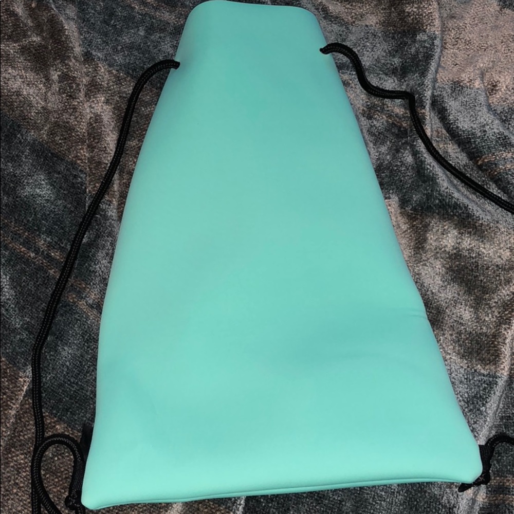 Triangl String Backpack - Picture 3 of 3